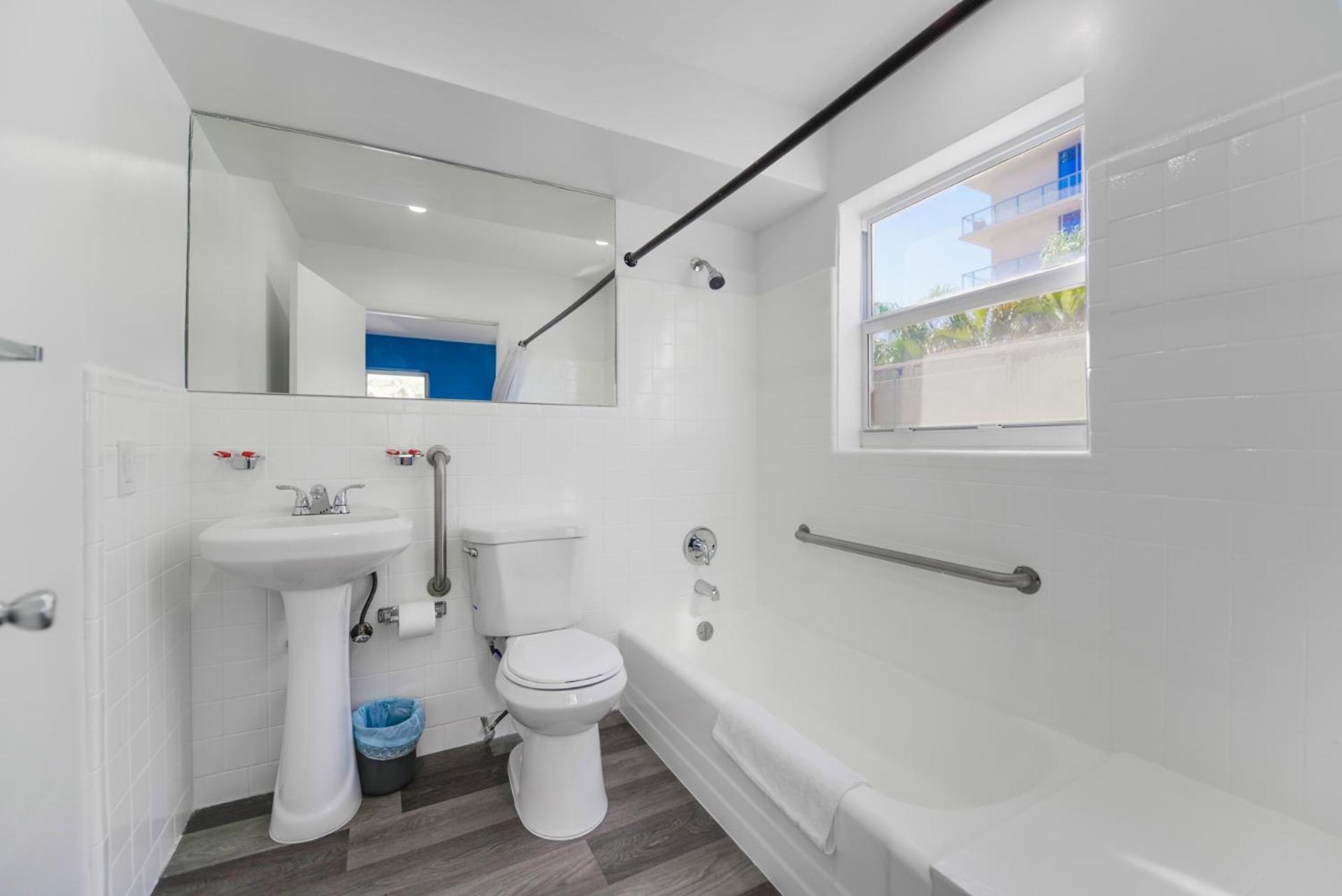 Radiant Unit With Parking And Pool - M26 Apartment Hollywood Luaran gambar