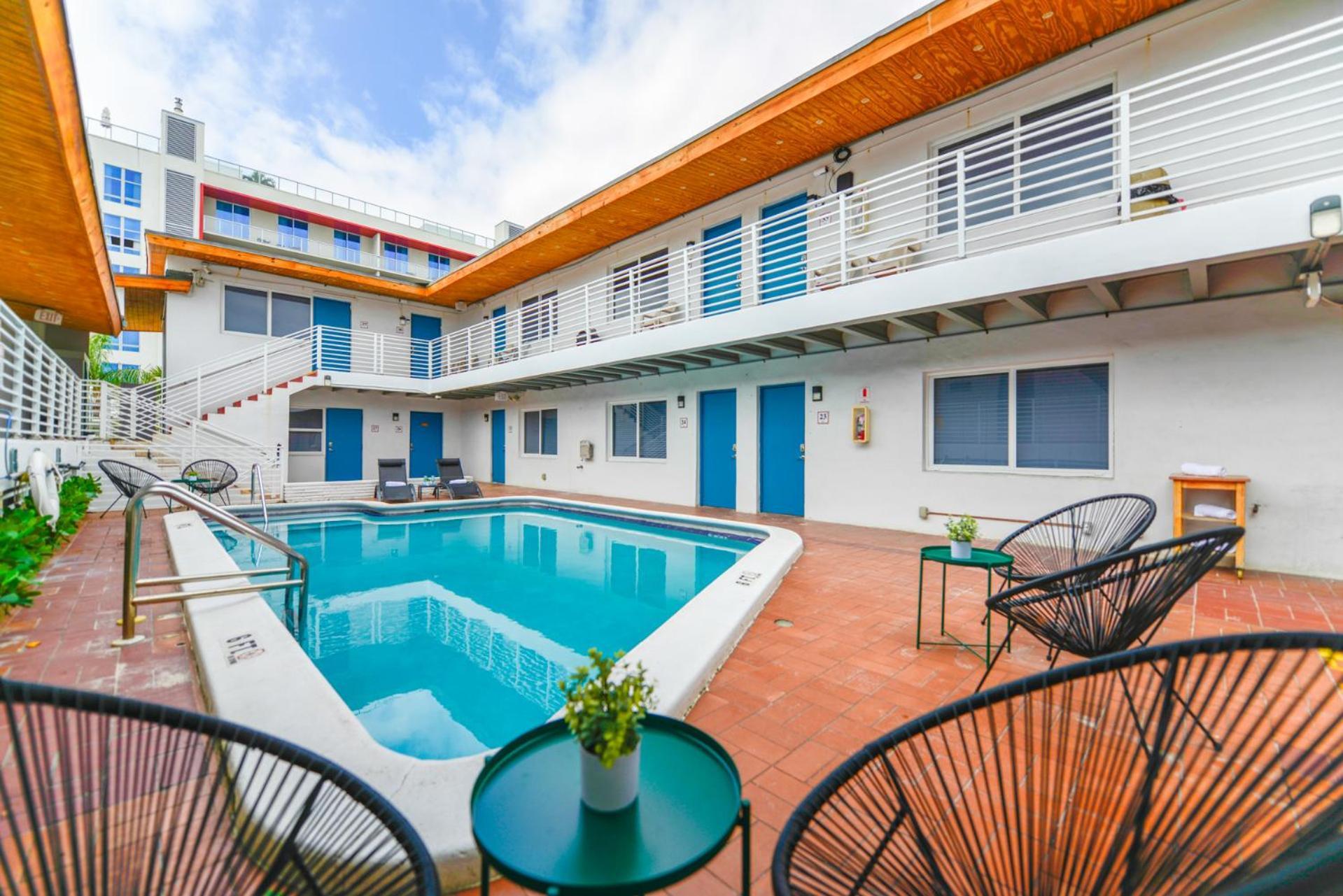 Radiant Unit With Parking And Pool - M26 Apartment Hollywood Luaran gambar