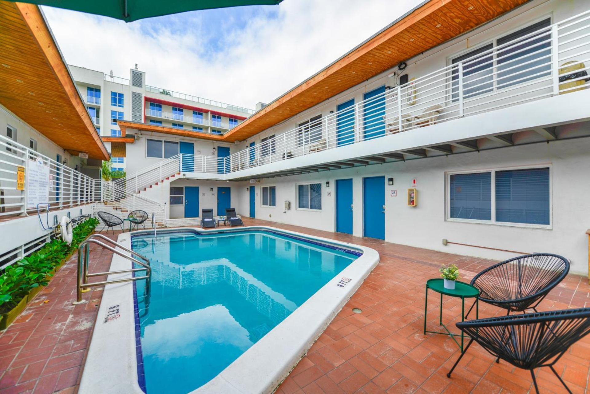 Radiant Unit With Parking And Pool - M26 Apartment Hollywood Luaran gambar