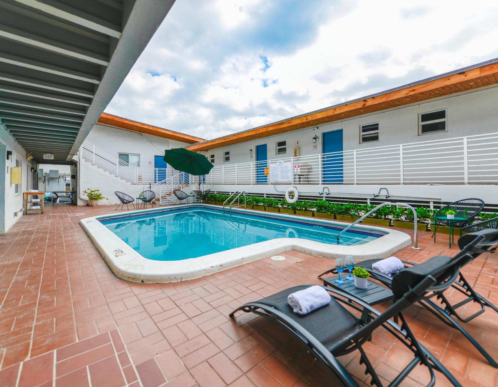 Radiant Unit With Parking And Pool - M26 Apartment Hollywood Luaran gambar