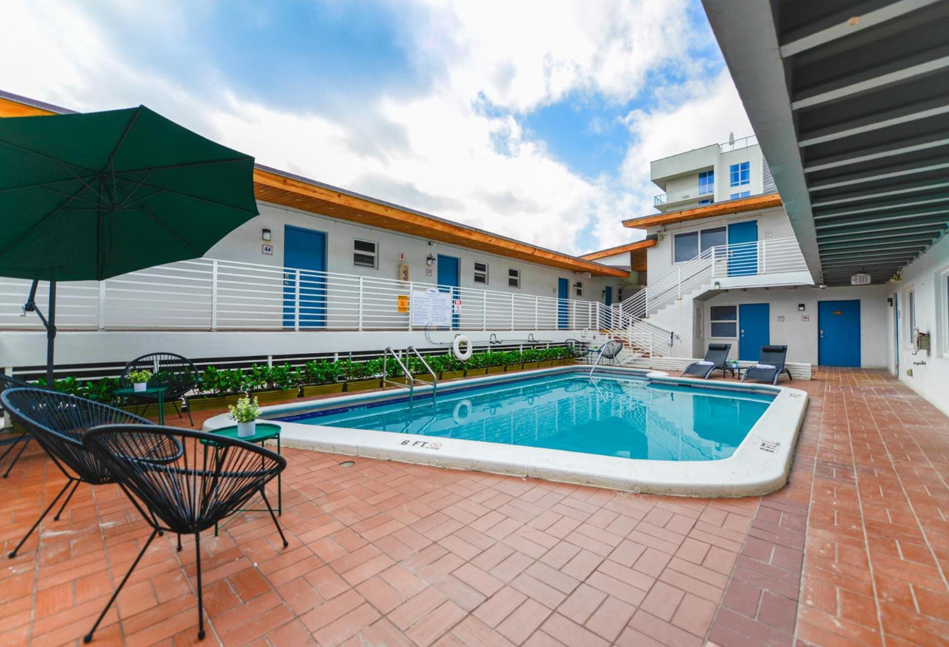 Radiant Unit With Parking And Pool - M26 Apartment Hollywood Luaran gambar